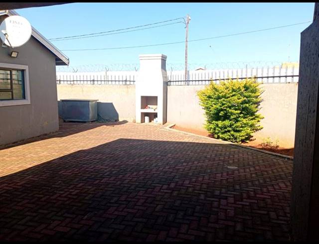 3 BEDROOM HOUSE FOR SALE IN PROTEA GLEN